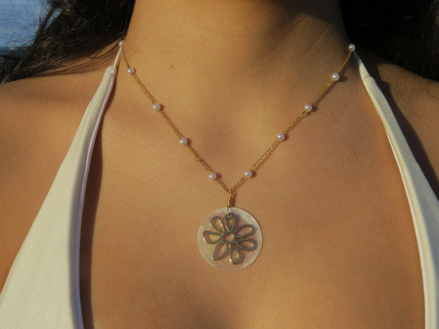 Pearly Daisy necklace