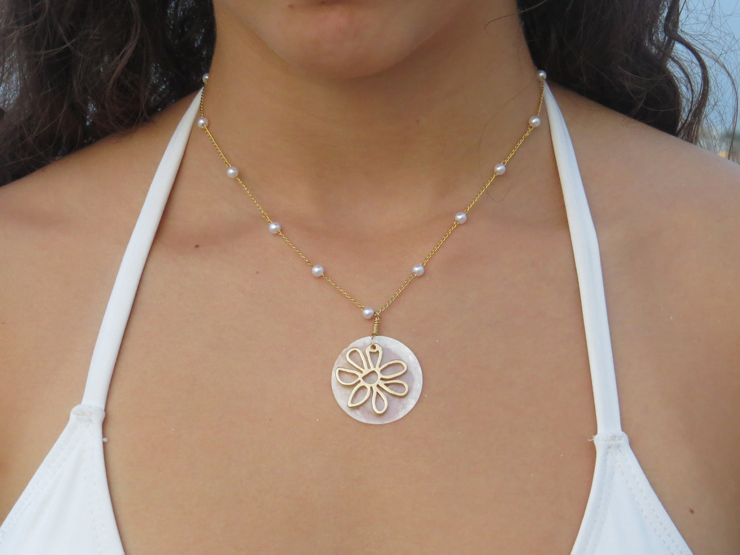 Pearly Daisy necklace