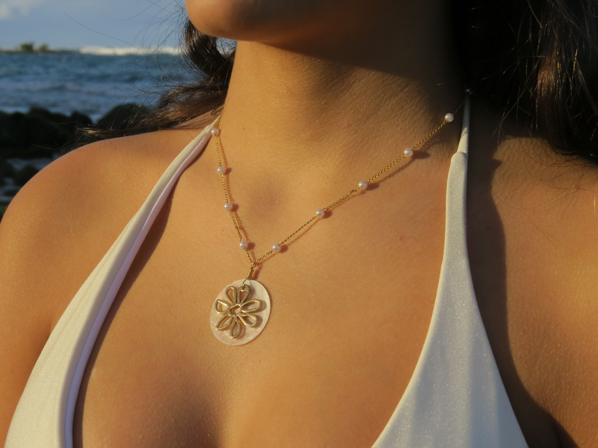 Pearly Daisy necklace